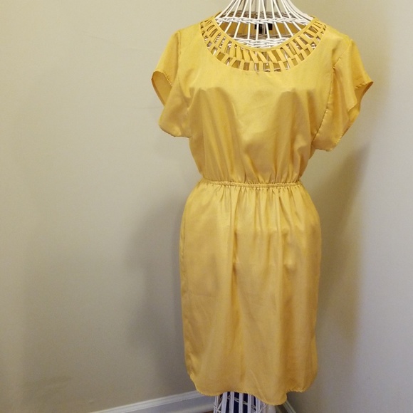 Short sleeve Yellow dress - Picture 1 of 4